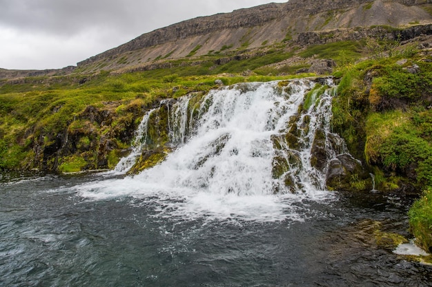 アイスランドの西フィヨルドの Arnarfjordur の Dynjandi 川の Hrisvadsfoss 滝