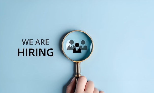 HRM of Human Resource Management Hand tick of selectief en accepteer naar manager icoon dat is onder personeel icoontjes voor menselijke ontwikkeling recruitment leiderschap en klant doelgroep concept