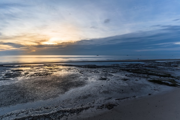 Spiaggia di hua hin al mattino