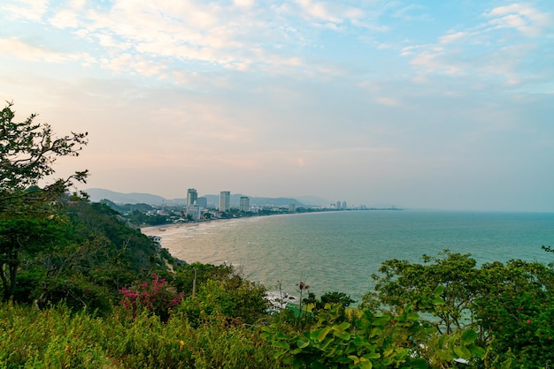 일몰 시간에 태국에서 후아힌 도시 풍경 스카이 라인