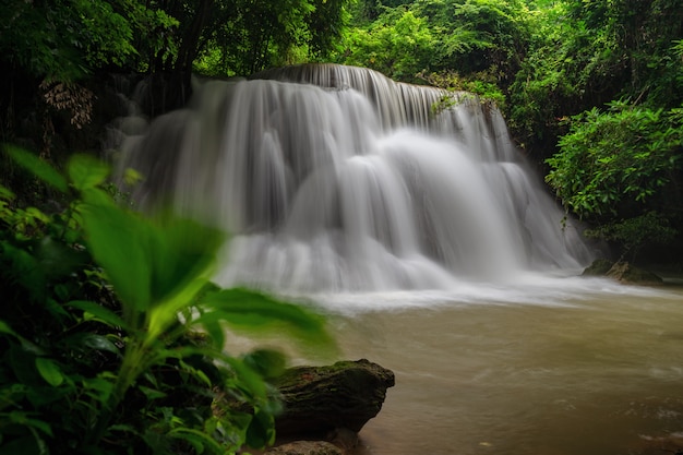 タイのHuai Mae Khamin滝