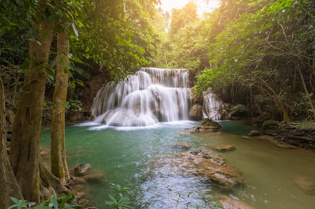 Huai Mae Khamin 폭포 tier 3 Khuean Srinagarindra 국립 공원 Kanchanaburi 태국