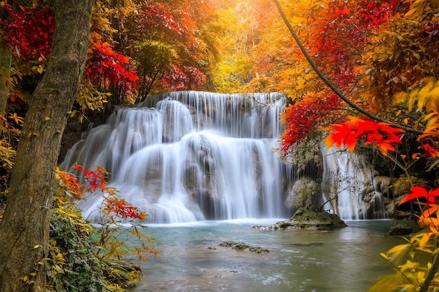 Huai mae khamin waterval niveau 3 khuean srinagarindra nationaal park kanchanaburi thailand