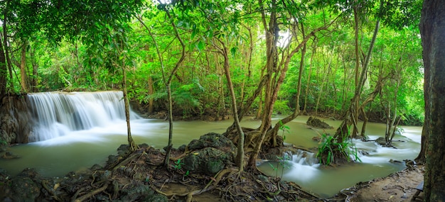 Huay Mae Kamin Waterfall in Nationaal Park Khuean Srinagarindra