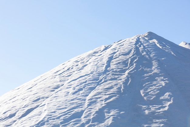 巨大塩山