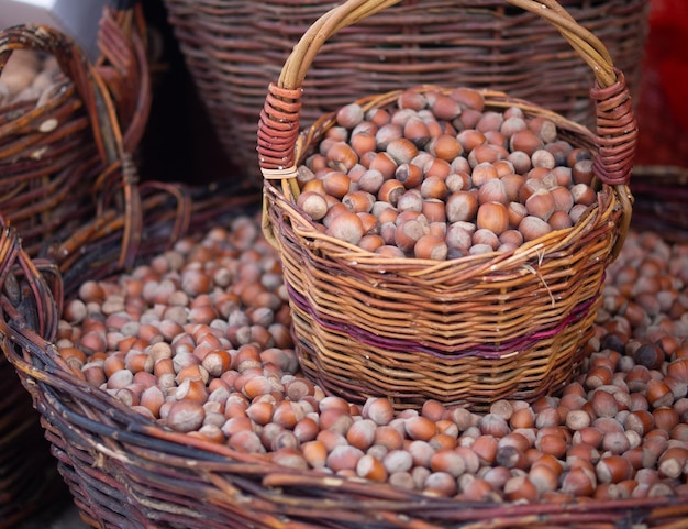 Photo huge wicker basket with hazelnuts harvest concept hazelnuts closeup