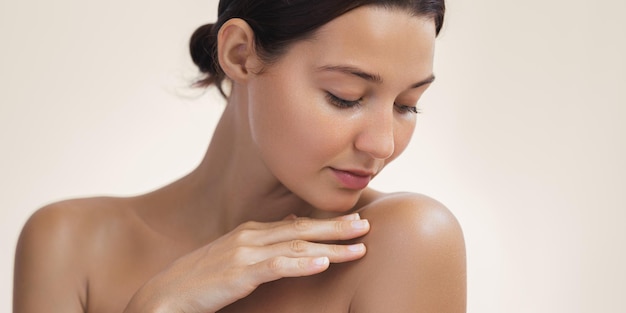 Huidverzorging en cosmetica concept foto van close-up vrouw perfect gehydrateerde huid
