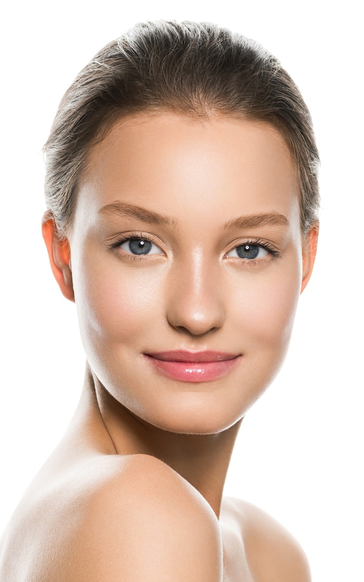 Foto huidverzorging vrouw schoonheid natuurlijke make-up. close-up bekijken.