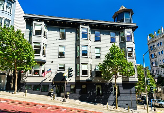 Huis aan steile powellstraat in het centrum van San Francisco, Californië, Verenigde Staten
