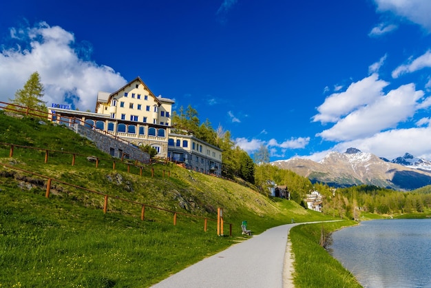 Huis in de buurt van het meer van St. Moritz Sankt Moritz Maloja Graubünden Switz