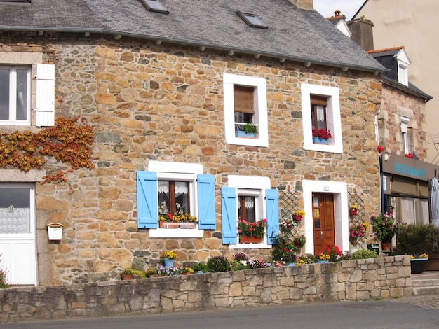 Huis met blauwe luiken in Bretagne