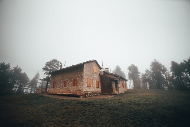 Huis midden in het bos