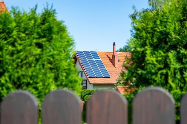 Huisdak met fotovoltaïsche modules