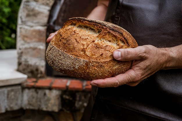 Huisgemaakt vers brood van de bakker 39 jaar