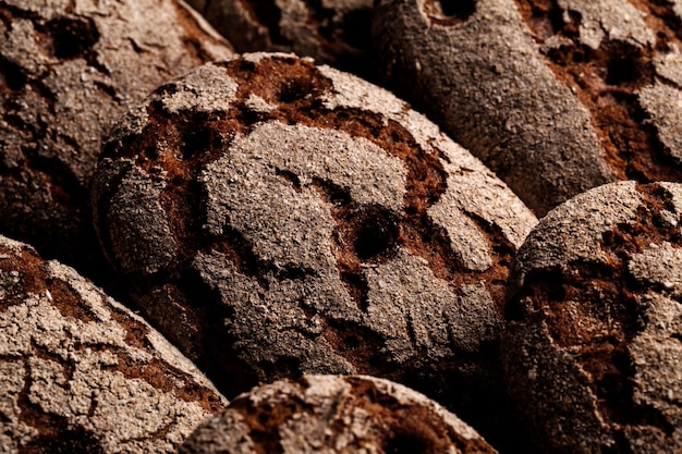 Huisgemaakt volkoren roggezuurdesembrood