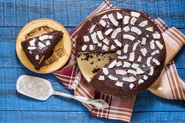 Huisgemaakte chocoladetaart met wrongel-kokosballetjes