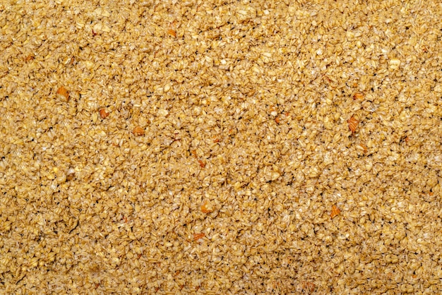 Huisgemaakte granola gemaakt van havermoutpitten, noten en honing