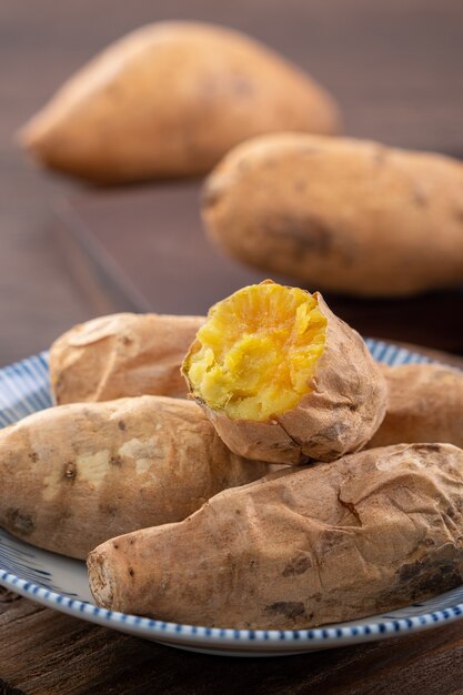 Huisgemaakte heerlijke geroosterde zoete aardappel