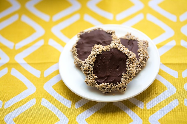 Huisgemaakte koekjes met sesamzaadjes chocolade