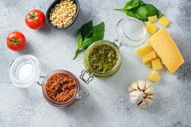 Huisgemaakte Pesto alla Genovese met ingrediënten