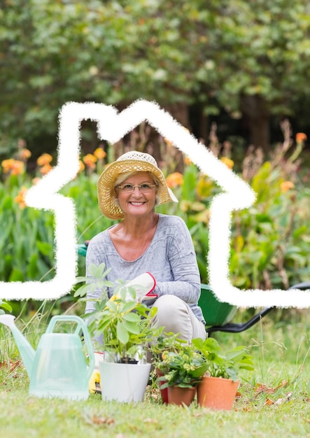 Huisoverzicht met senior vrouw die tuiniert op de achtergrond