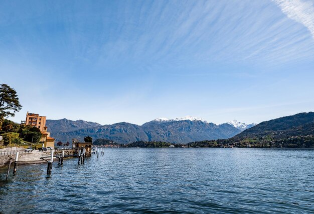 Huizen aan de kust van bellagio aan het comomeer italië