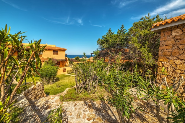 Huizen aan zee op Sardinië