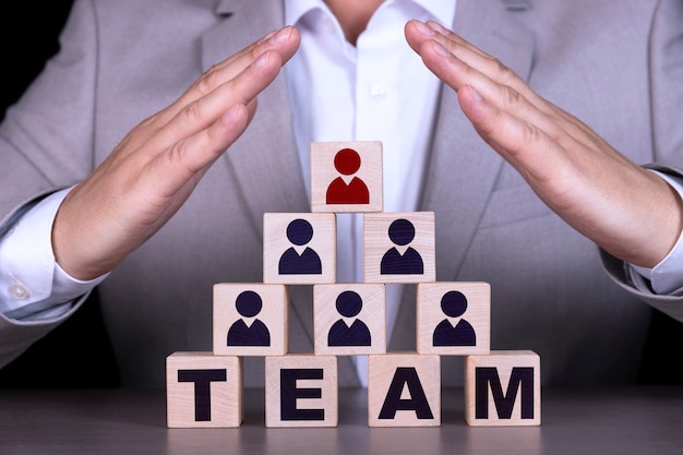Human resources en corporate hiërarchie concept, het rekruteringsteam bestaat uit één leider