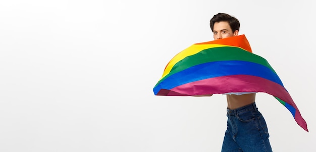 人権とlgbtqコミュニティの概念lgbtqフラグを振っている顔にキラキラと若いクィア人w