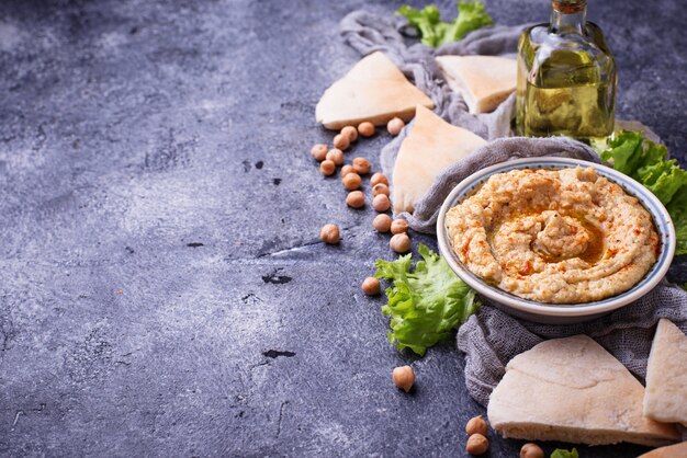 Hummus e pane pita