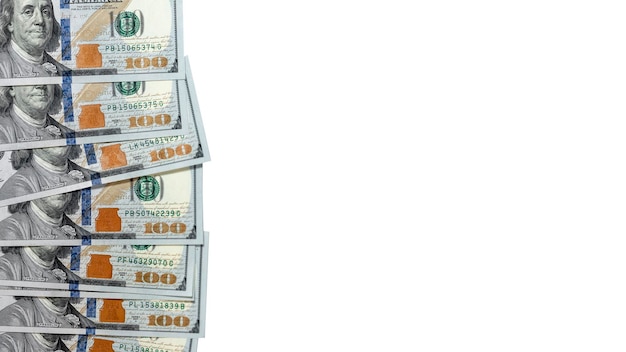 Граница стодолларовых банкнот изолирована на белом фоне