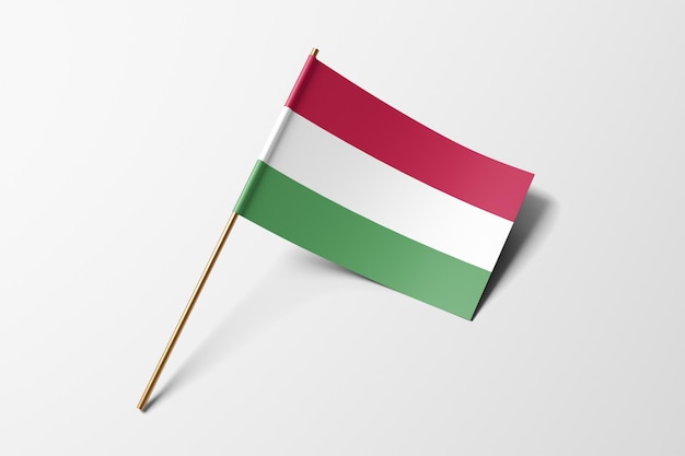 Маленький бумажный флаг Венгрии на белом фоне