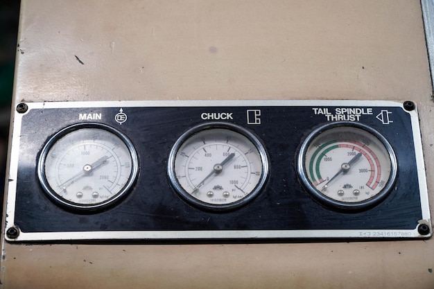 Foto hydraulische manometer cnc draaibank oliedrukmeter: