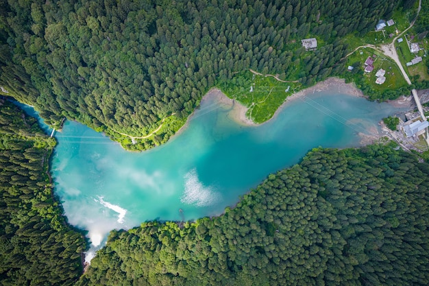 Плотина гидроэлектростанции и водохранилище