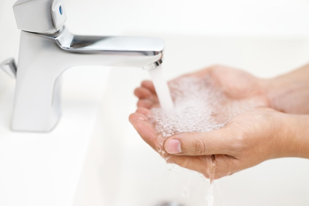 Hygiëne Handen reinigen Handen wassen met zeep onder de kraan met water Vuil betalen