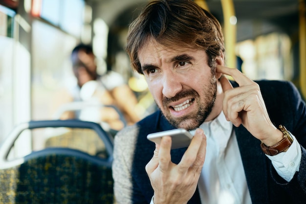 Foto non ti sento bene perché sto facendo il pendolare in autobus adesso