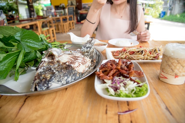 私は愛する人と食べる。