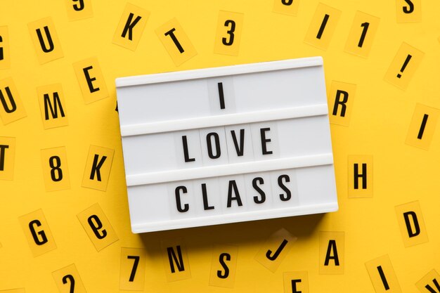 Amo il messaggio lightbox di classe su uno sfondo giallo brillante