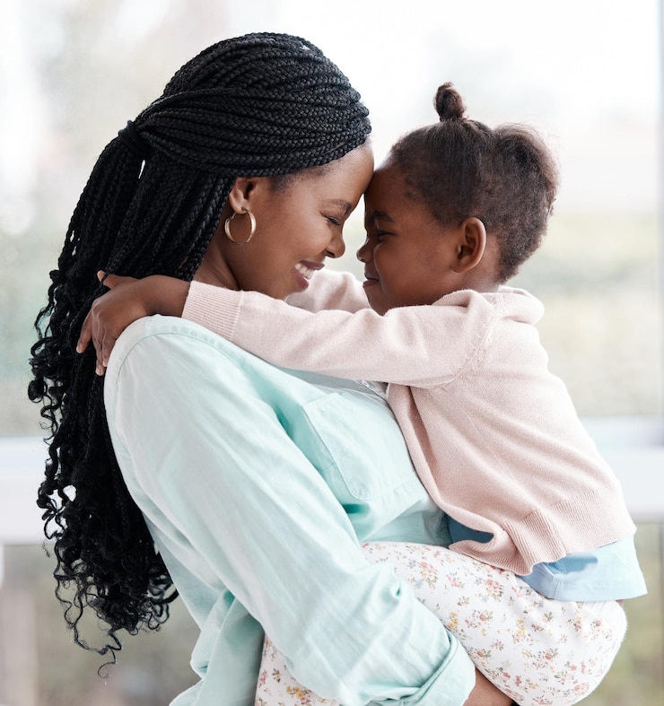 Photo i love you and you love me shot of a woman holding her daughter while at home