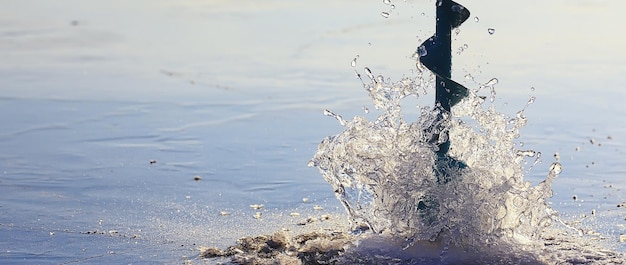 Foto ghiaccio di fondo del trapano della trivella del ghiaccio, pesca sportiva di hobby dello strumento di sport invernali