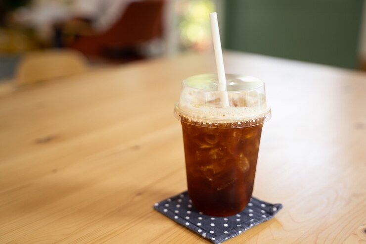テーブルの上のアイスコーヒー