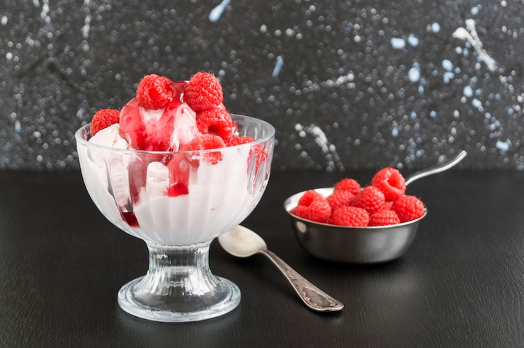 Photo ice cream balls in a glass vase.