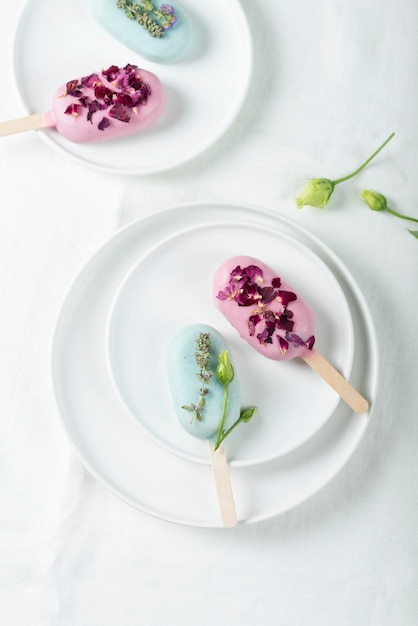 Barrette gelato con topping rosa e verde