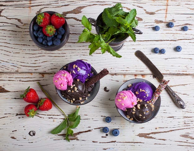 Ice cream in the bowls 