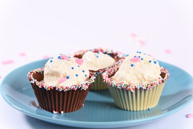 Photo ice cream in chocolate muffins