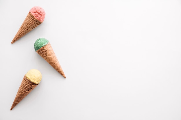 Foto concetto di gelato con copyspace a destra