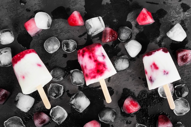 Ice cream from yogurt / coconut milk with blackberry and raspberry