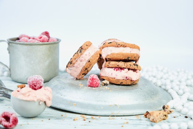 Ice cream sandwiches with strawberry.