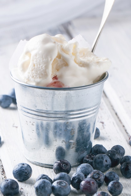 Photo ice cream with blueberries