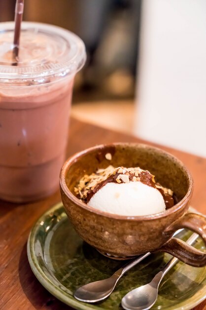 ice-cream with chocolate spread